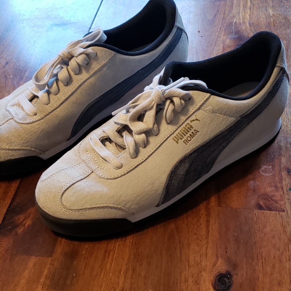 Mens Puma Roma indoor soccer shoes. Size 7